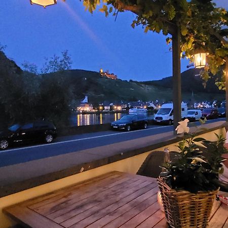 Gaestehaus Burgberg, Weinhaus Fries Kattenes Екстер'єр фото