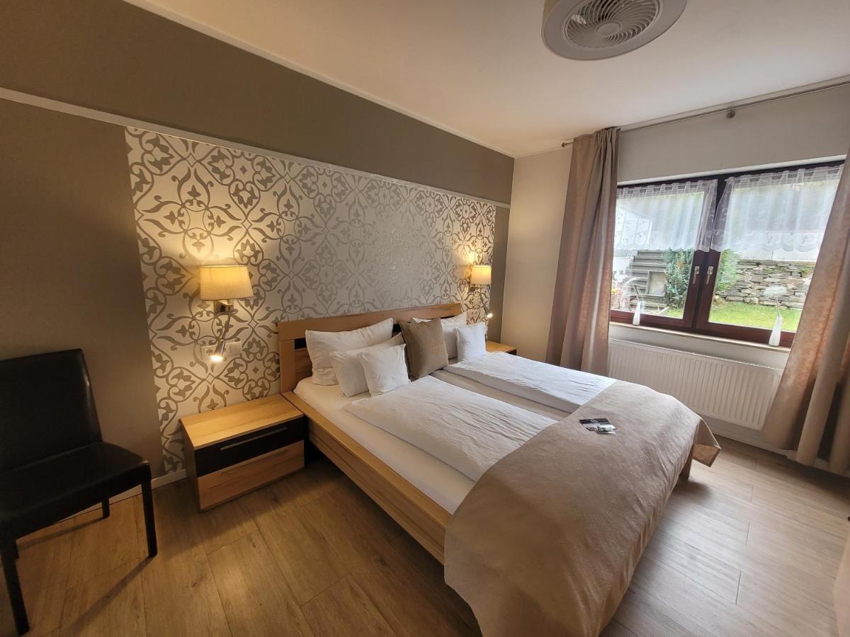 Gaestehaus Burgberg, Weinhaus Fries Kattenes Екстер'єр фото