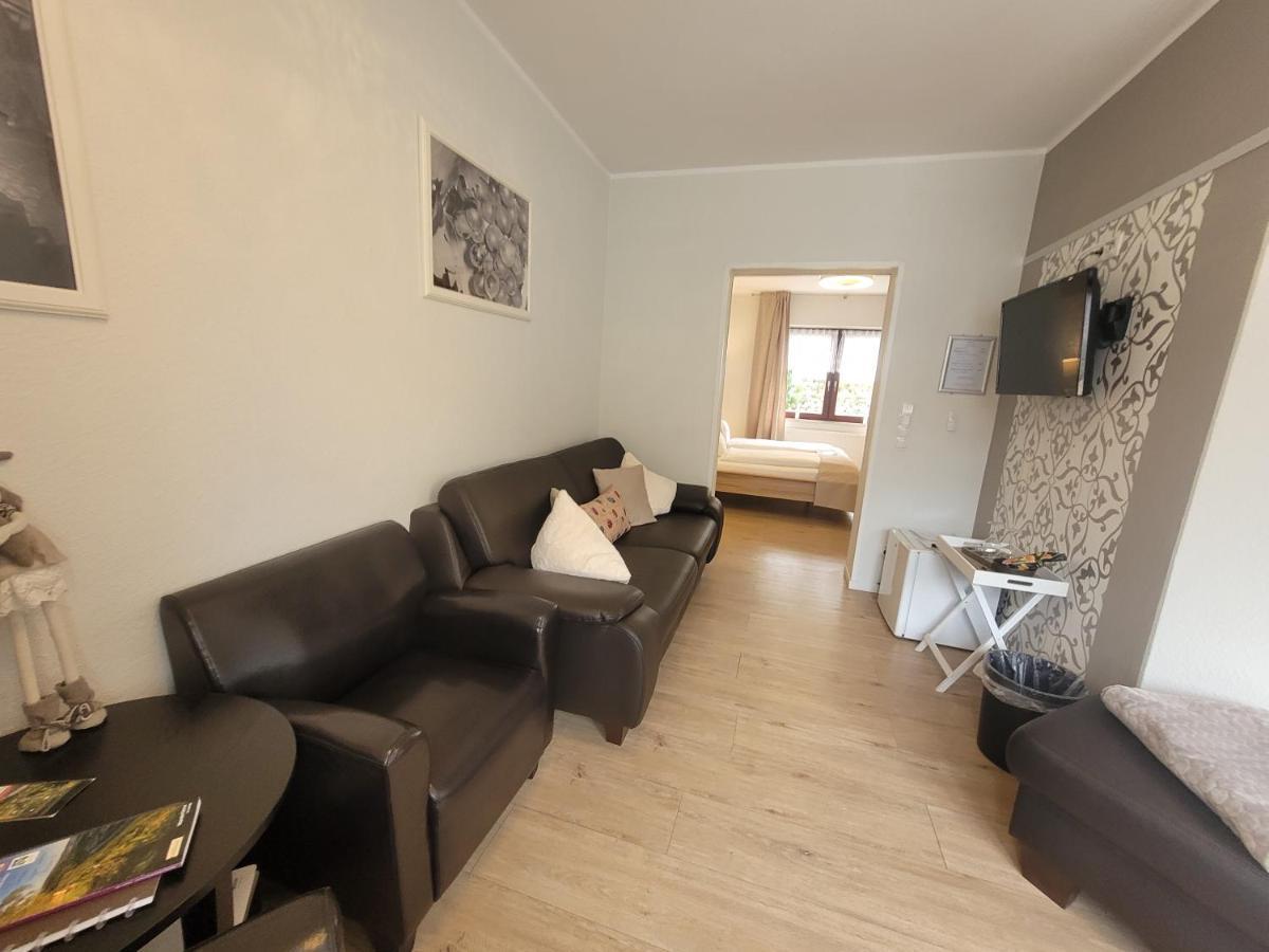 Gaestehaus Burgberg, Weinhaus Fries Kattenes Екстер'єр фото