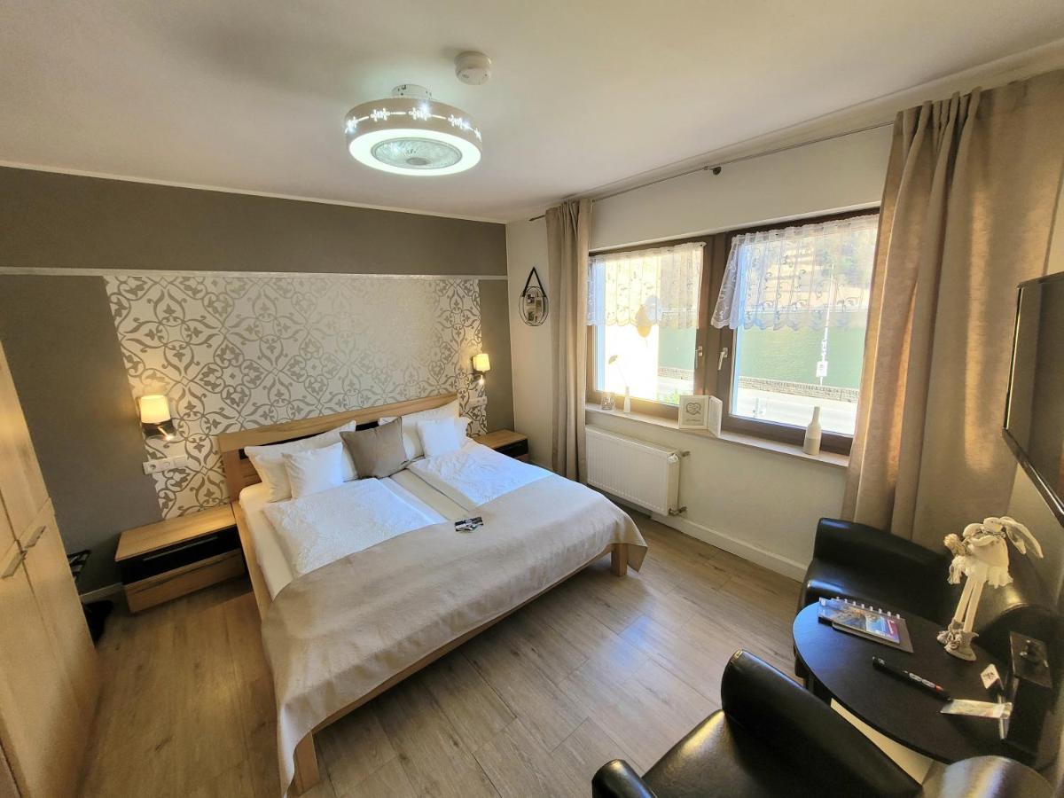 Gaestehaus Burgberg, Weinhaus Fries Kattenes Екстер'єр фото