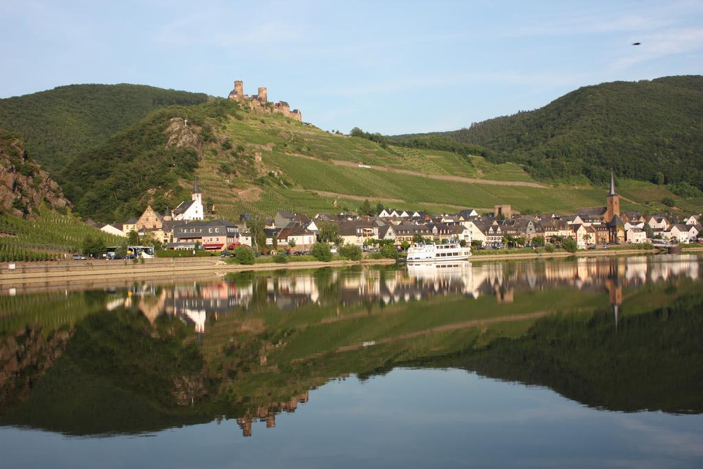 Gaestehaus Burgberg, Weinhaus Fries Kattenes Екстер'єр фото