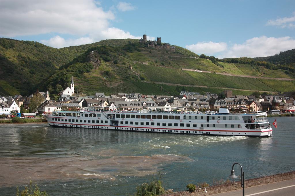 Gaestehaus Burgberg, Weinhaus Fries Kattenes Екстер'єр фото