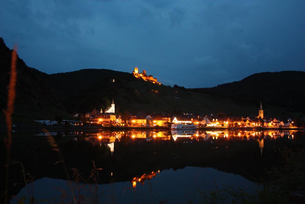 Gaestehaus Burgberg, Weinhaus Fries Kattenes Екстер'єр фото