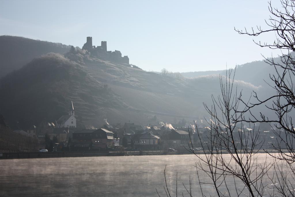 Gaestehaus Burgberg, Weinhaus Fries Kattenes Екстер'єр фото