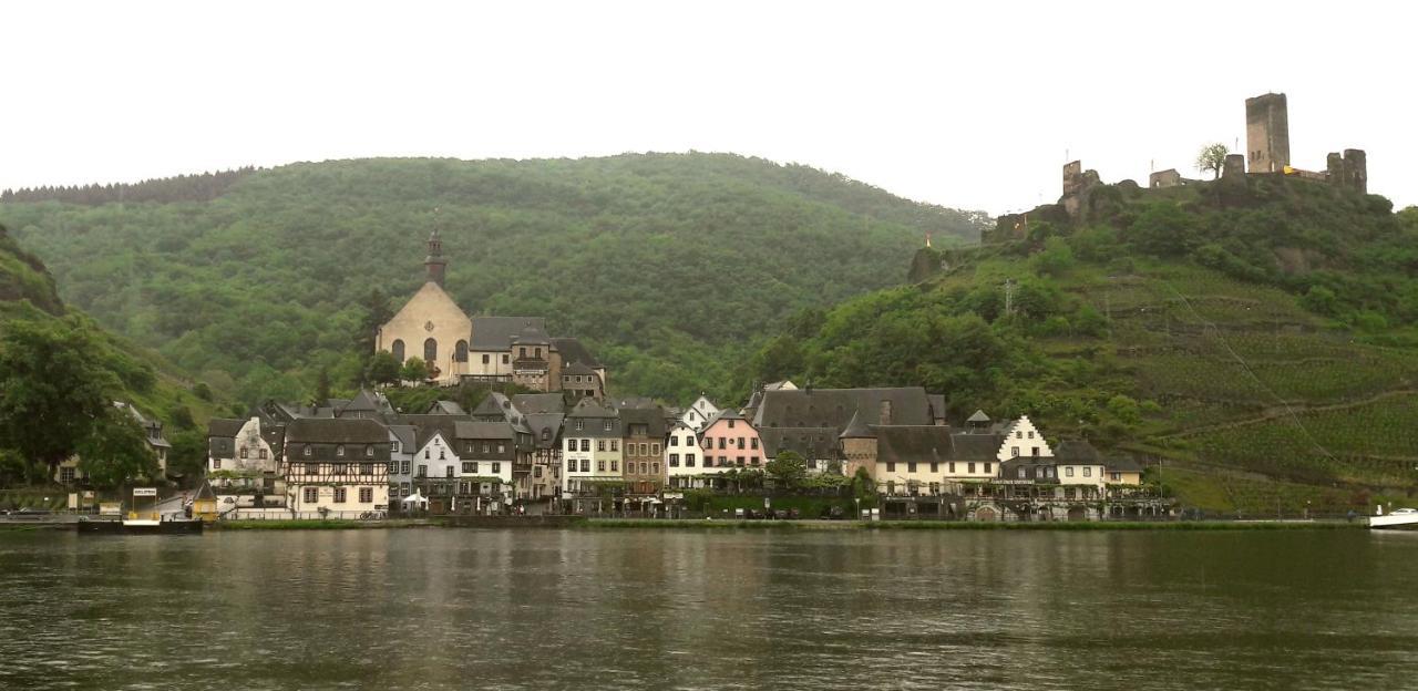 Gaestehaus Burgberg, Weinhaus Fries Kattenes Екстер'єр фото