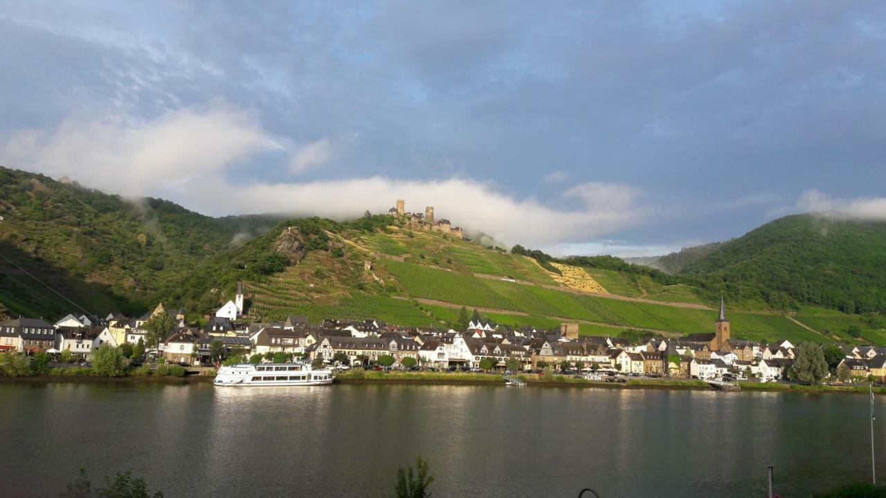 Gaestehaus Burgberg, Weinhaus Fries Kattenes Екстер'єр фото