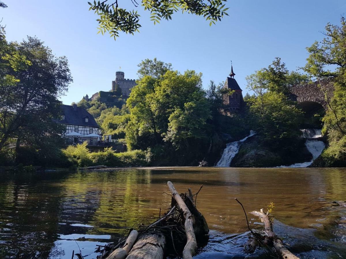 Gaestehaus Burgberg, Weinhaus Fries Kattenes Екстер'єр фото