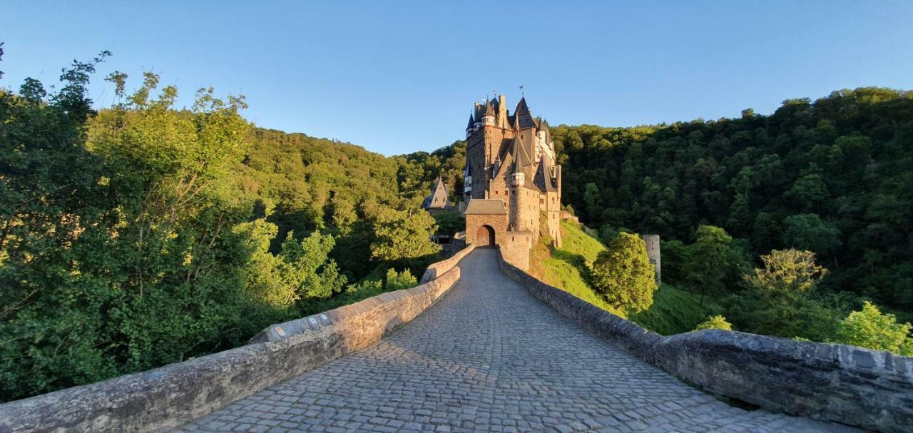 Gaestehaus Burgberg, Weinhaus Fries Kattenes Екстер'єр фото